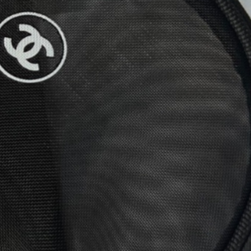 COPY - Chanel Mesh Classic Makeup Bag Gift!🎁🤩🔥Rare 💎 gem!! - Picture 3 of 6